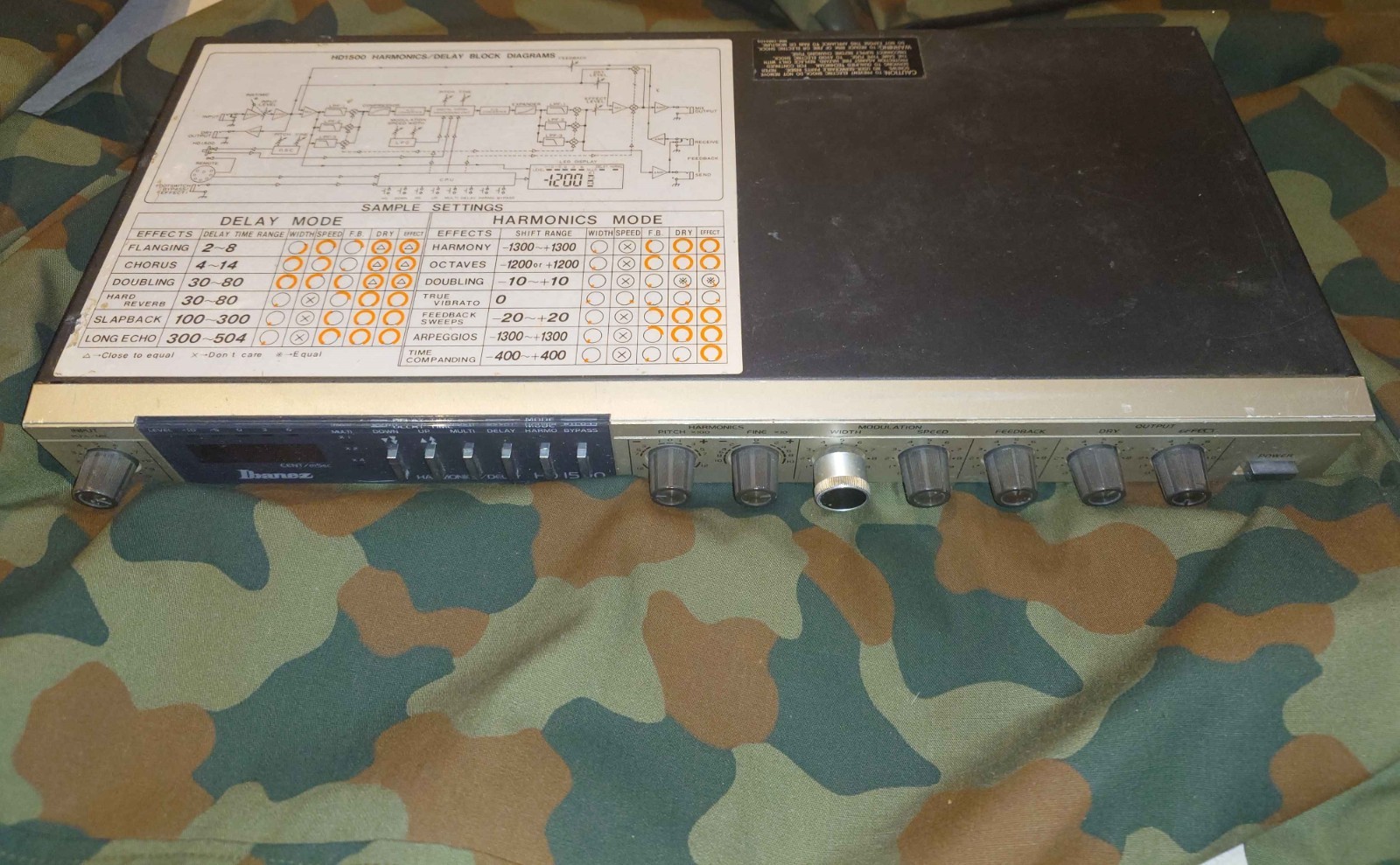 Ibanez HD1500 Harmonic/Delay rack effekt unit.