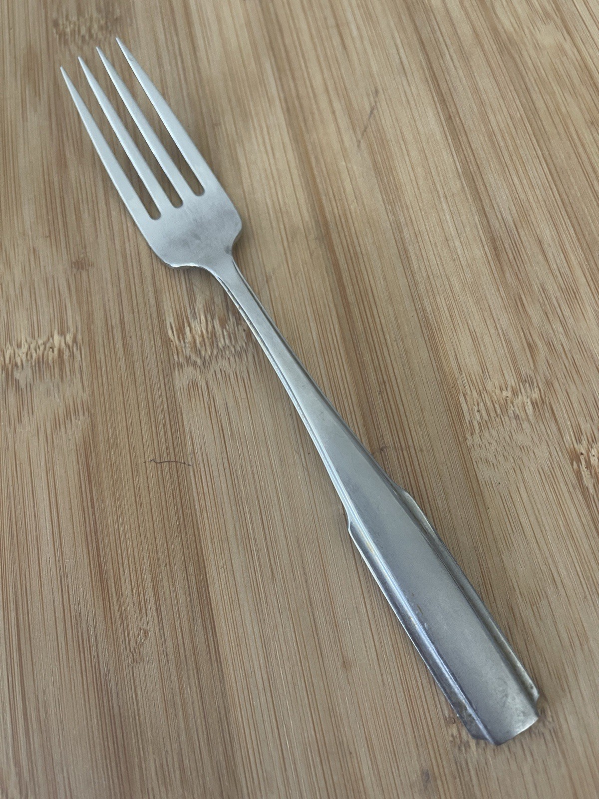 Oneida SATIN FREMONT Stainless Oar Outline Raised Center DINNER FORK 7 3/8"