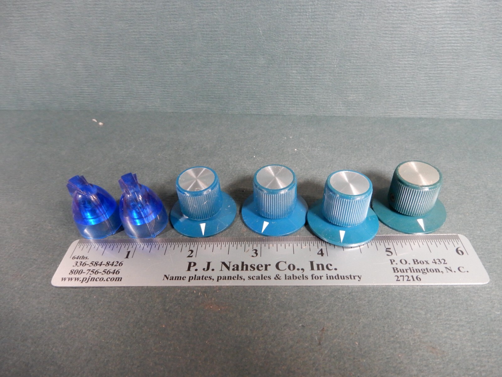 Vintage Blue Chicken Head Knobs (2) Plus Four Blue Skirted Pointer Knobs Unusual