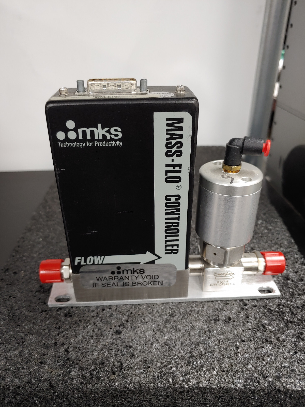 MKS Instruments 2179A01322CR1BV 200 SCCM N2 Gas Mass Flow Controller w Swagelok
