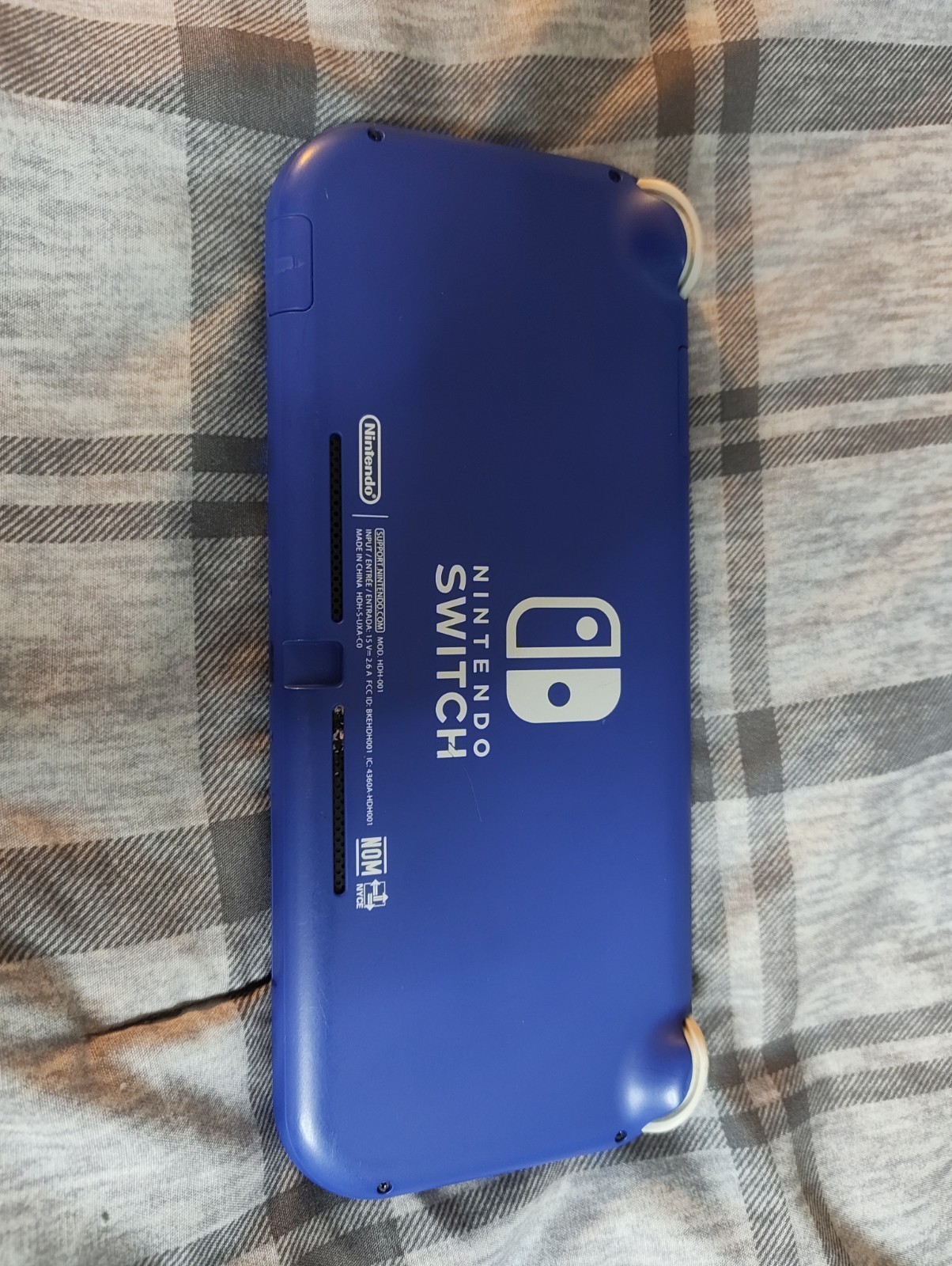 SWITCH LITE, FOR PARTS. NEEDS WORK OR PARTED OUT. BLUE 32GB