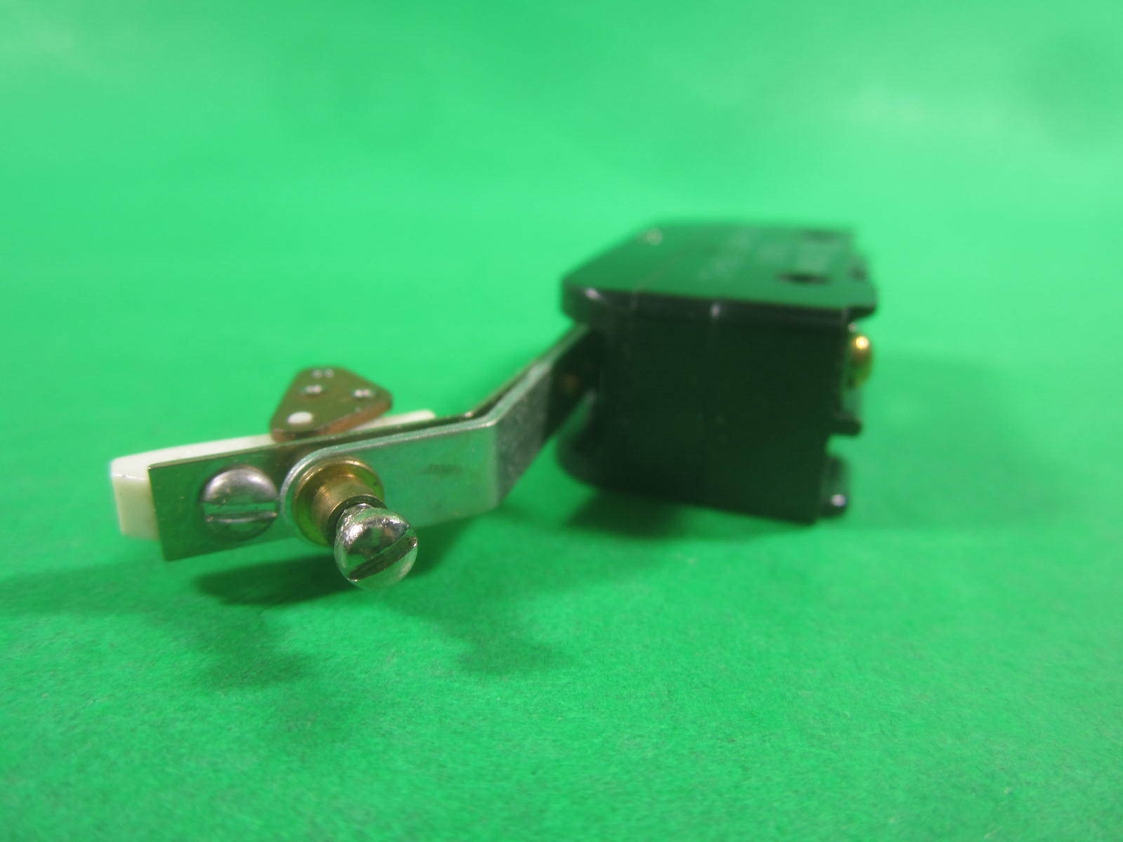 Micro Switch -- YZ-RM1 -- (Lot of 2) New