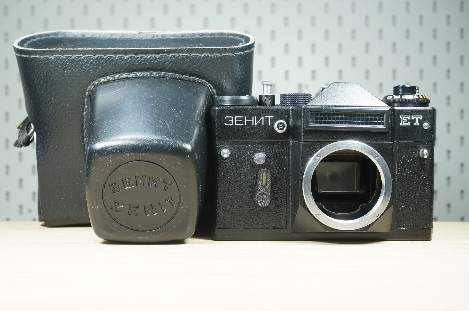 ZENIT ET SLR camera body, M42 mount + Case | Black, Vilejka Working! #9116729
