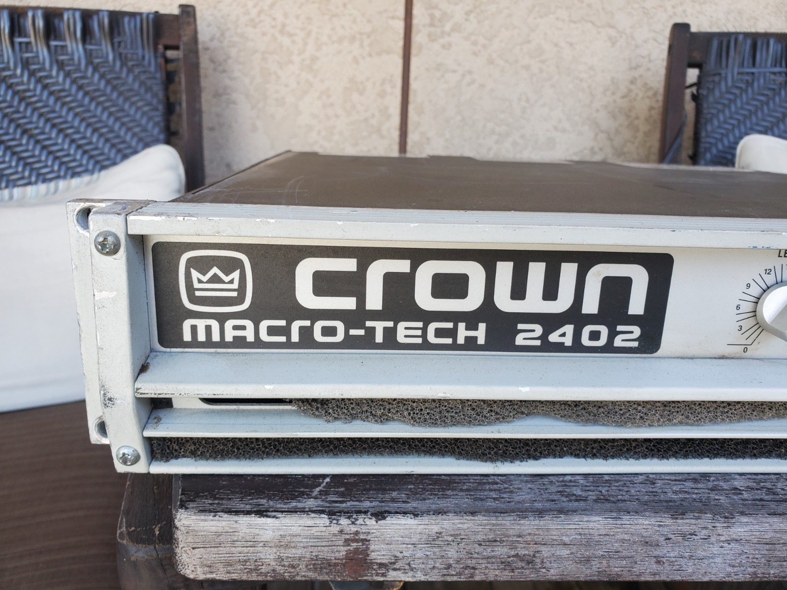 Crown Macro-Tech 2402 Power Amplifier Working Well Big Power Video