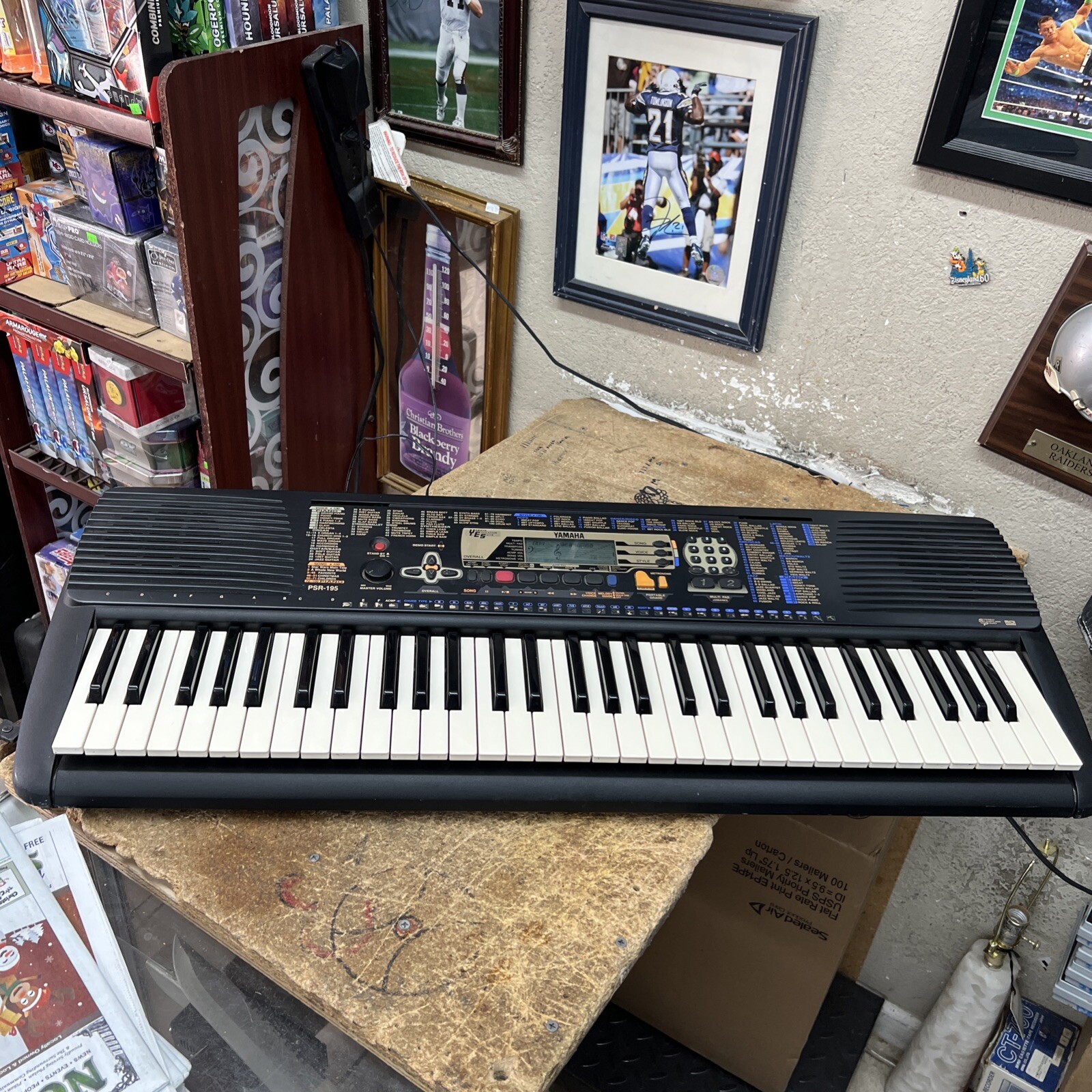 Yamaha PSR-195 61 KEYS PORTABLE ELECTRONIC Keyboard With Power Adapter - Works