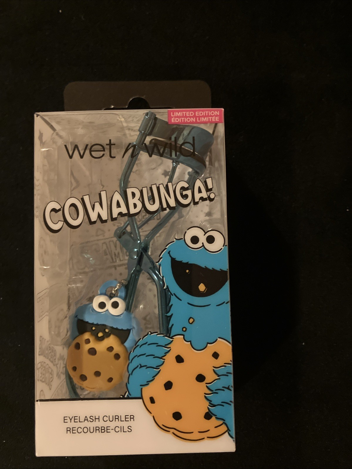 Wet N Wild Cookie Monster Cowabunga eyelash curler New Limited Edition