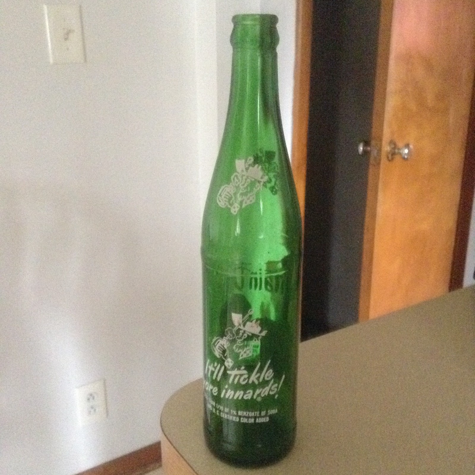 Very Good +, Early Mountain Dew Hillbilly Soda Bottle 16 Oz. 1 Pint 1965- Rare!