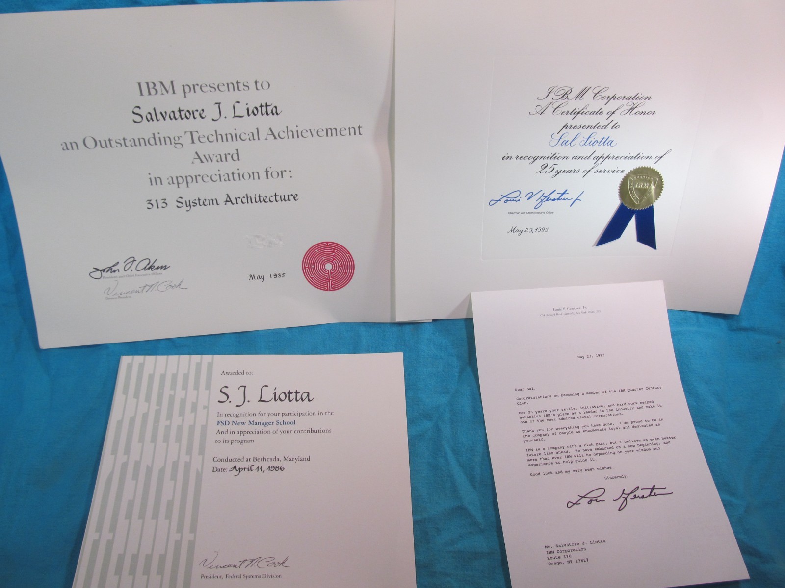 SIGNED IBM AWARD CERTIFICATES JOHN AKERS LOUIS GERSTNER VINCENT COOK AUTOGRAPHS