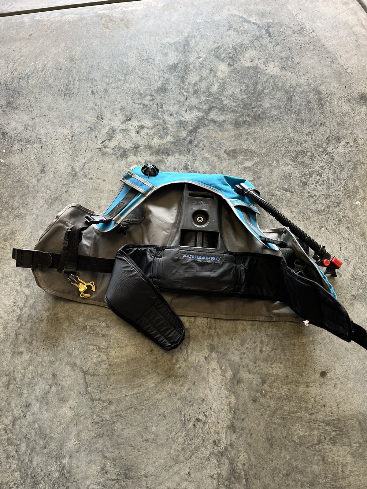 SCUBAPRO Finseal Scuba Diving Buoyancy Compensator BCD - Size Medium