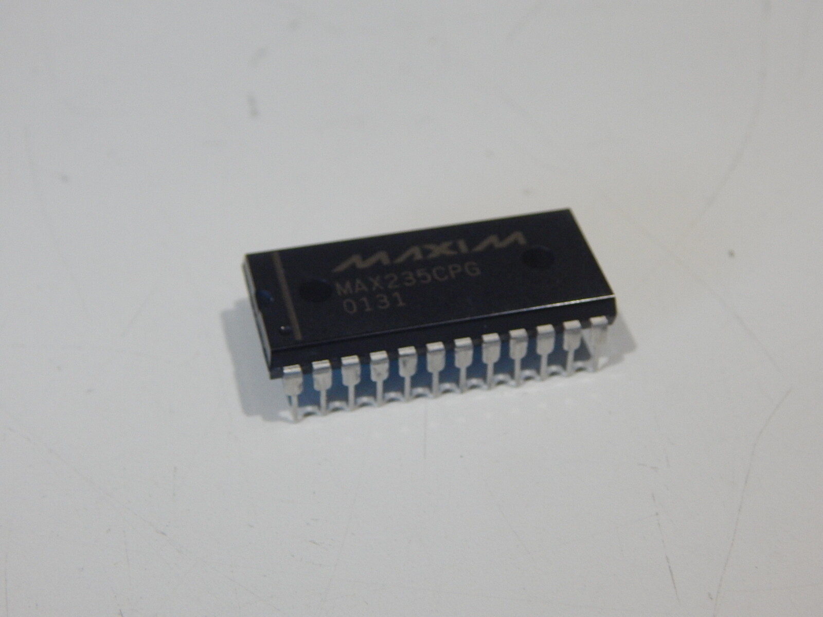 MAXIM MAX235CPG Line Transceiver 5/5 RS232 120Kpbs 5V 24-PDIP - FAST SHIPPING