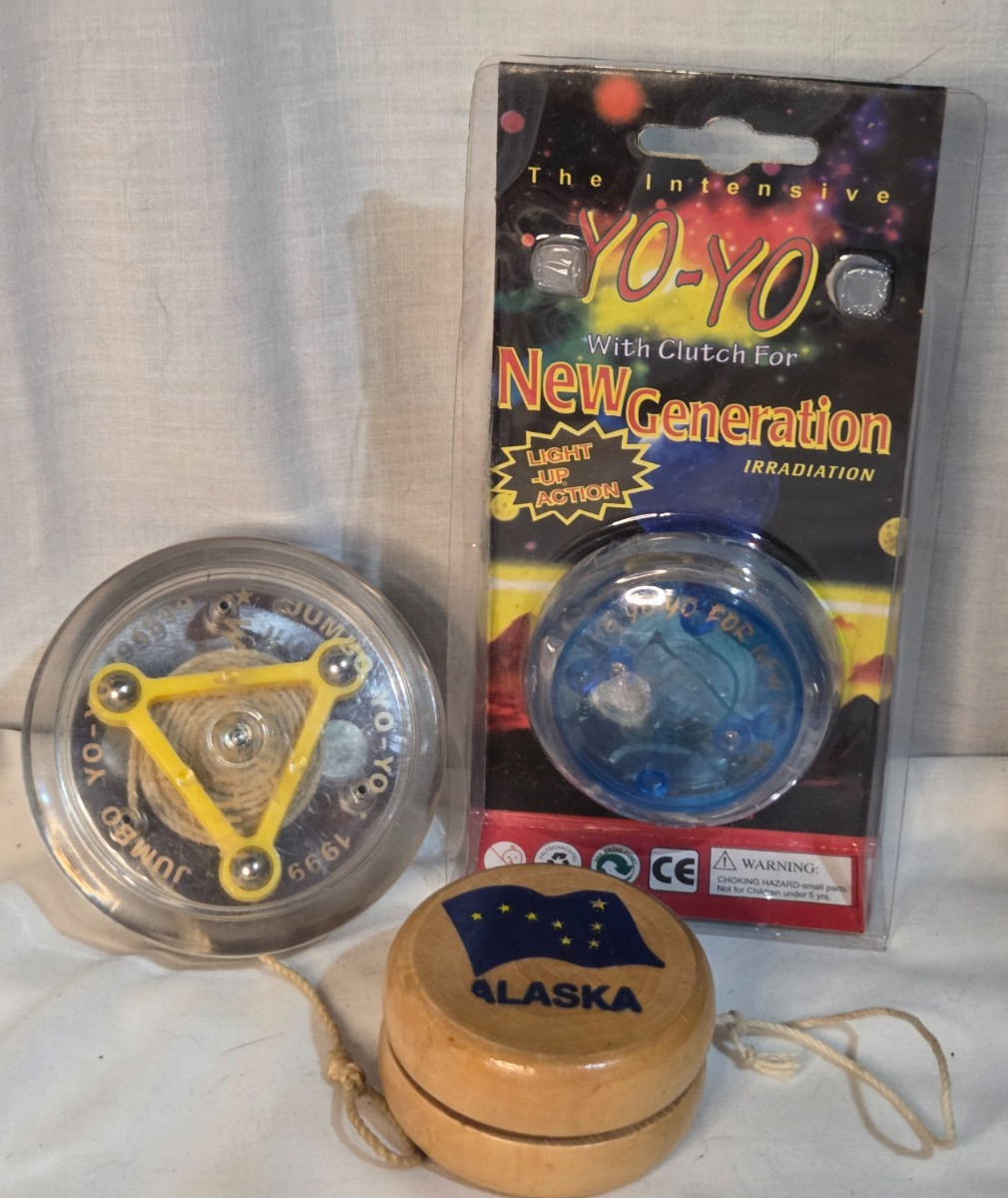 Vintage lot of 3 Yo-Yos Alaska Wood, Jumbo 1999 & Light Up ''Untested''