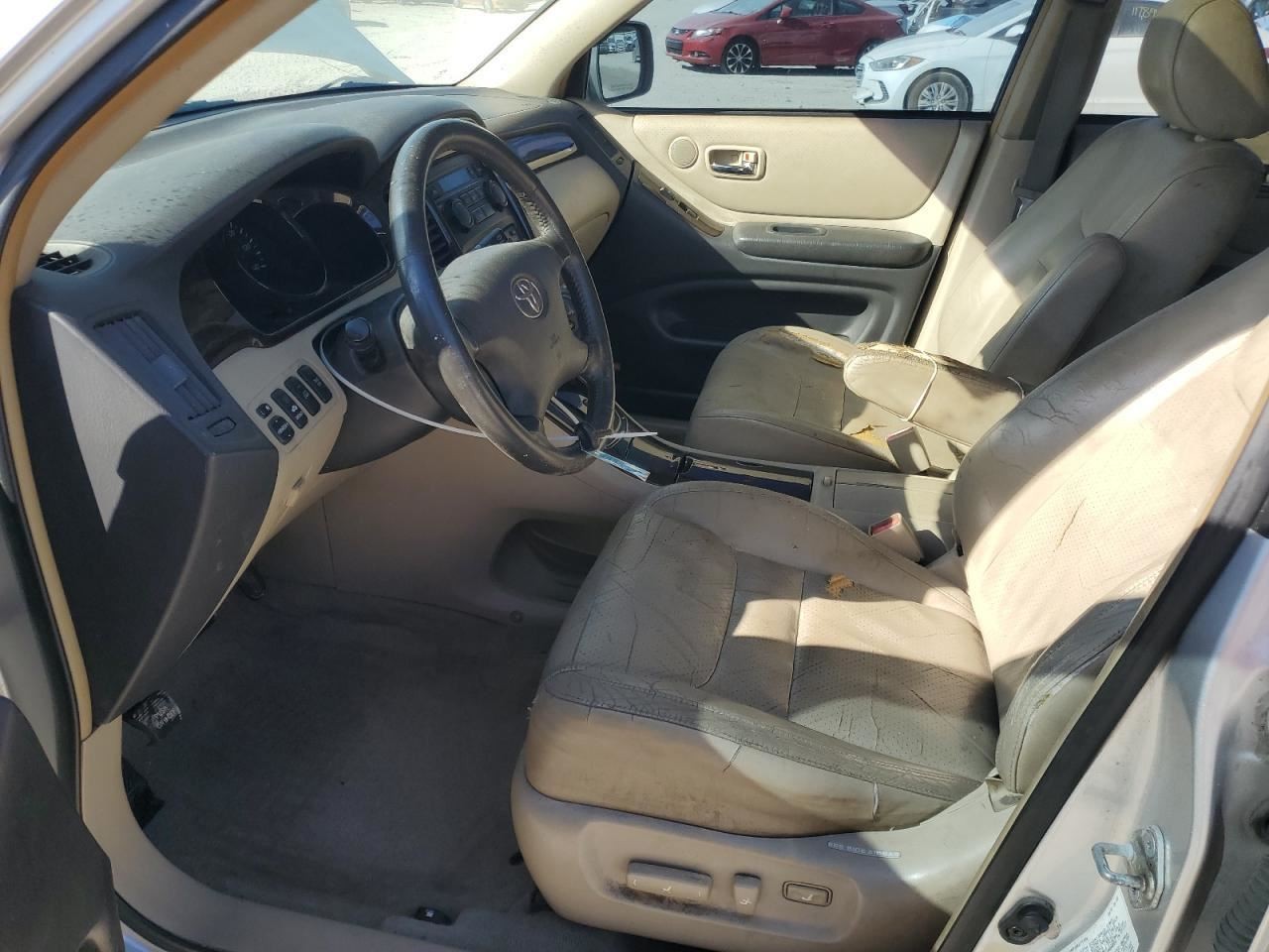 HIGHLANDR 2002 Glove Box 4906747