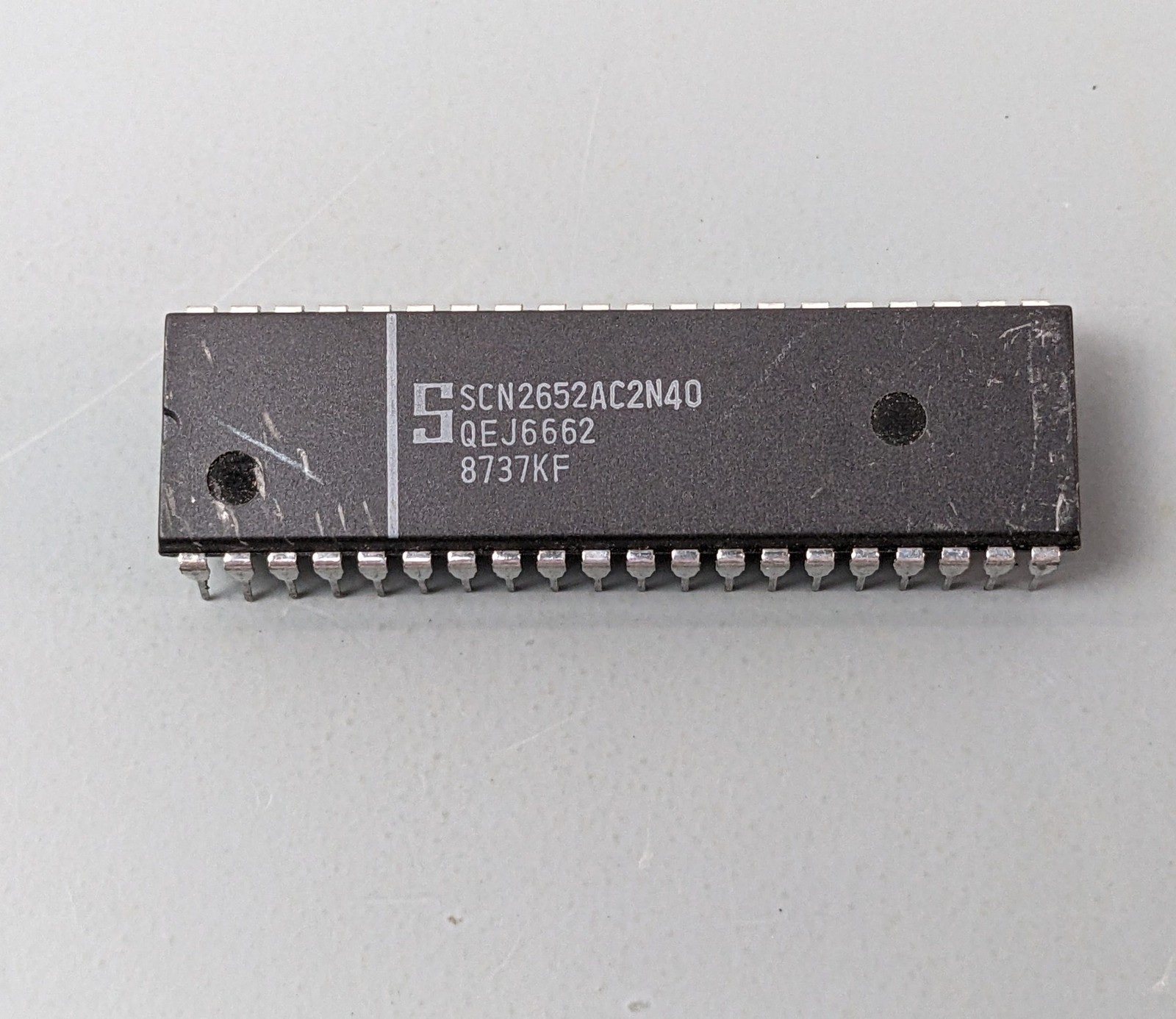 Signetics SCN2652AC2N40 Communications IC