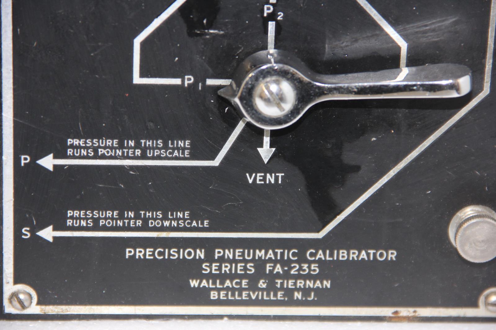 WALLACE & TIERNAN FA-235 Precision Pneumatic Calibrator