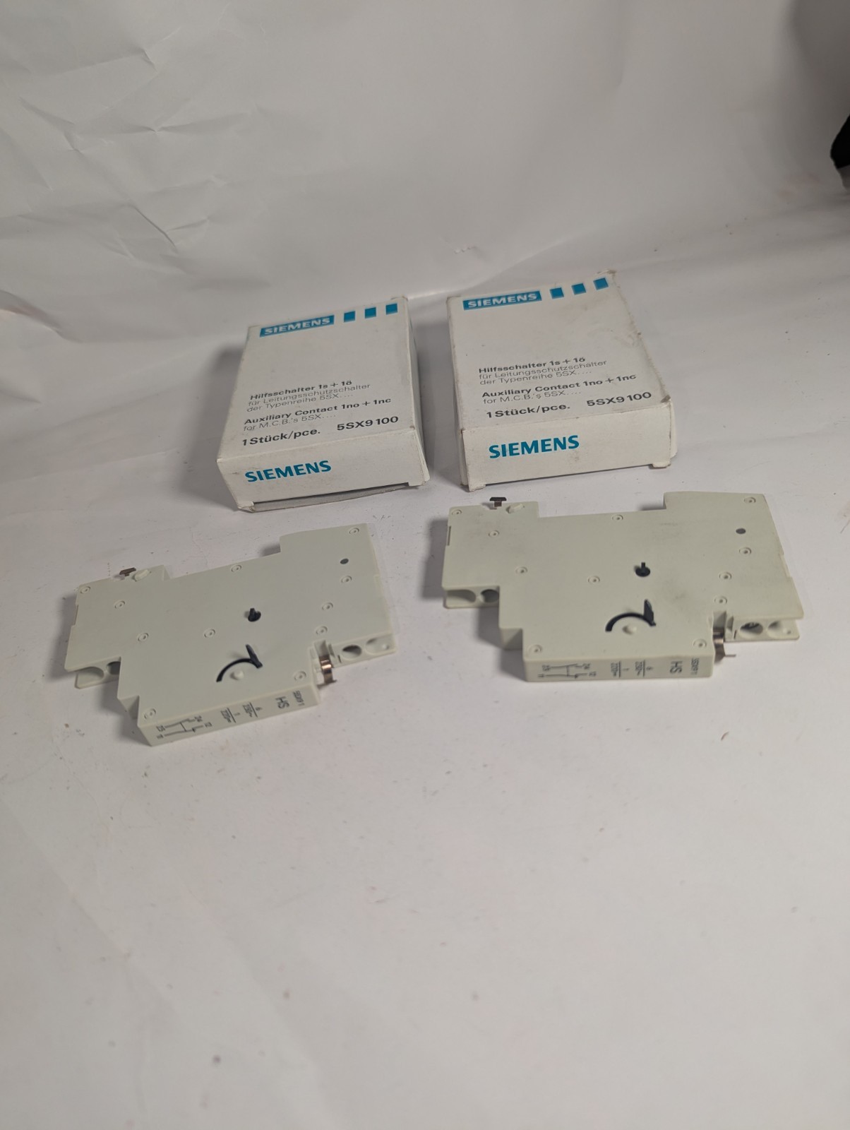 NEW LOT OF 2 GENUINE SIEMENS 5SX9100 AUXILIARY CONTACTS, NIBS