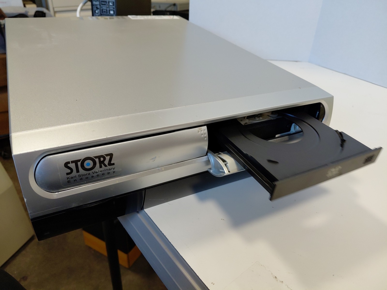 Storz 69204020 Aida-Vet Veterinary Endoscopy Powers On, DVD Door Sticks