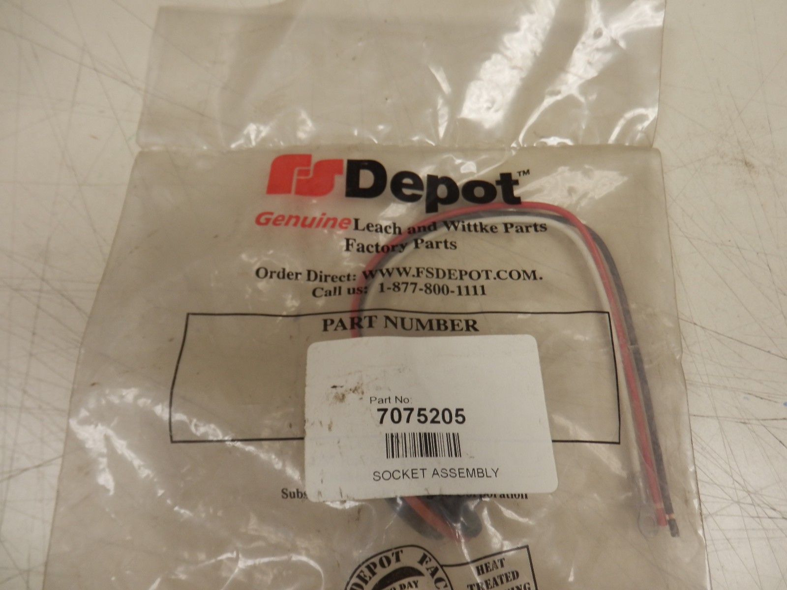 Genuine Leach/Wittke 7075205 Lamp socket Free Shipping