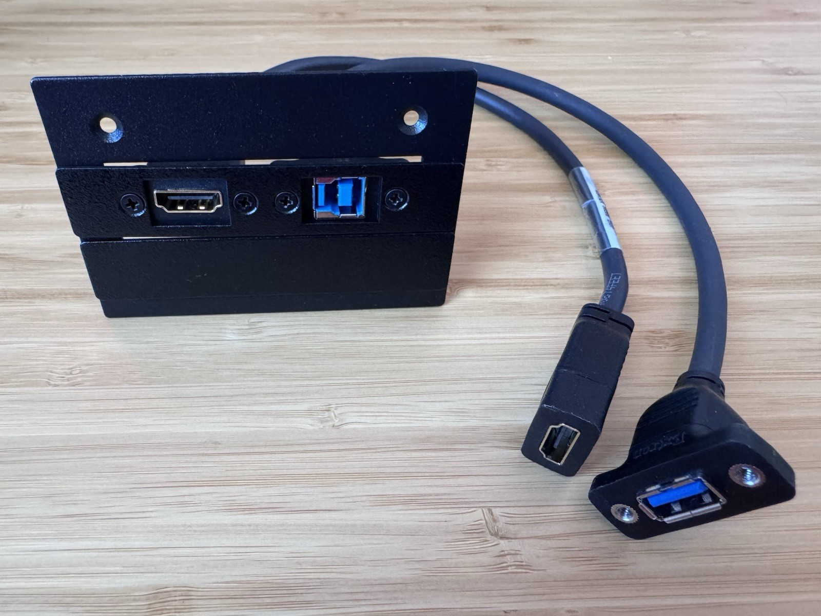 Extron Cubby Plate AAP HDMI And USB combination