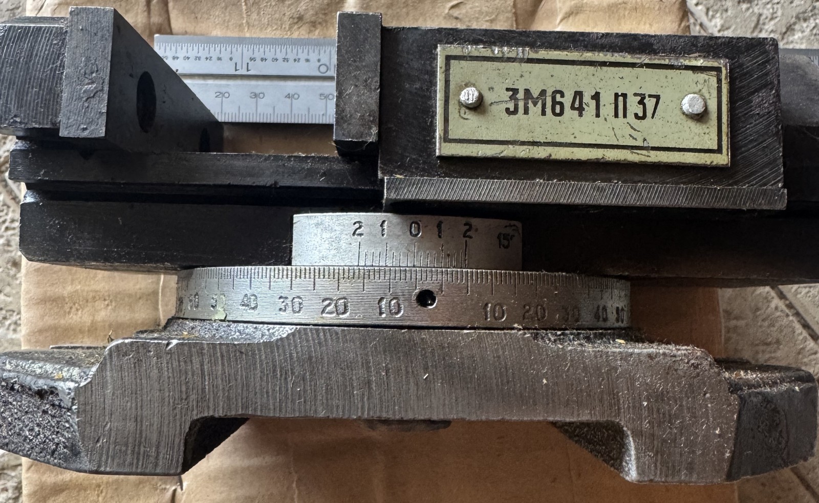 Pprecision machine vise with micro-feed USSR