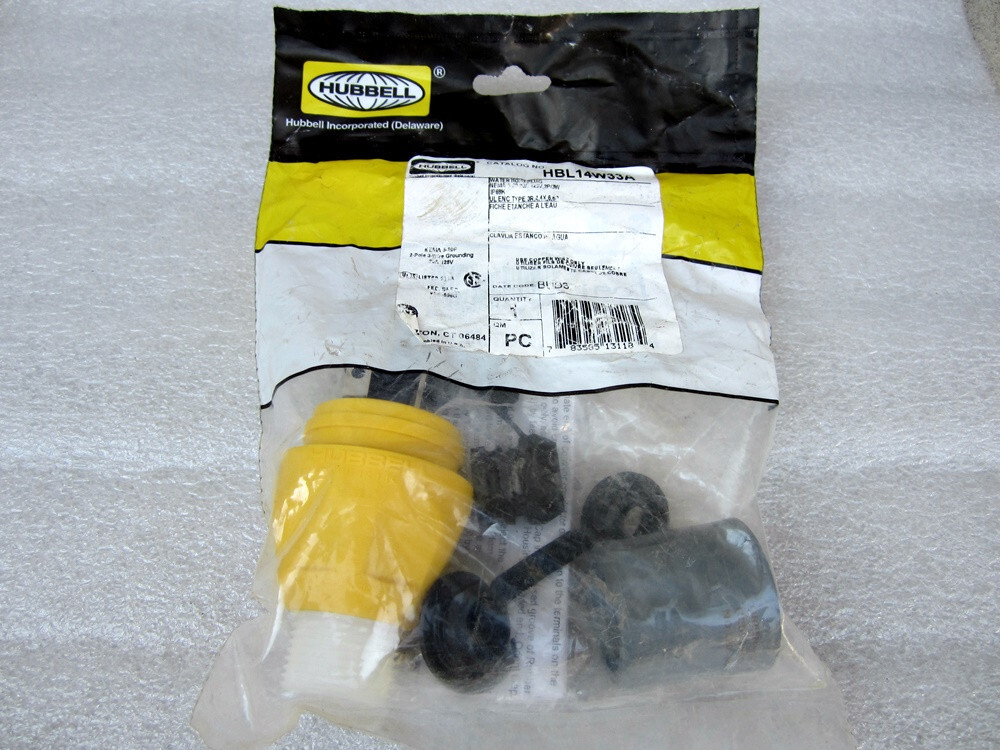 NEW Hubbell 125V Water-Tight Plug 2 Pole 3 Wire HBL14W33A USA