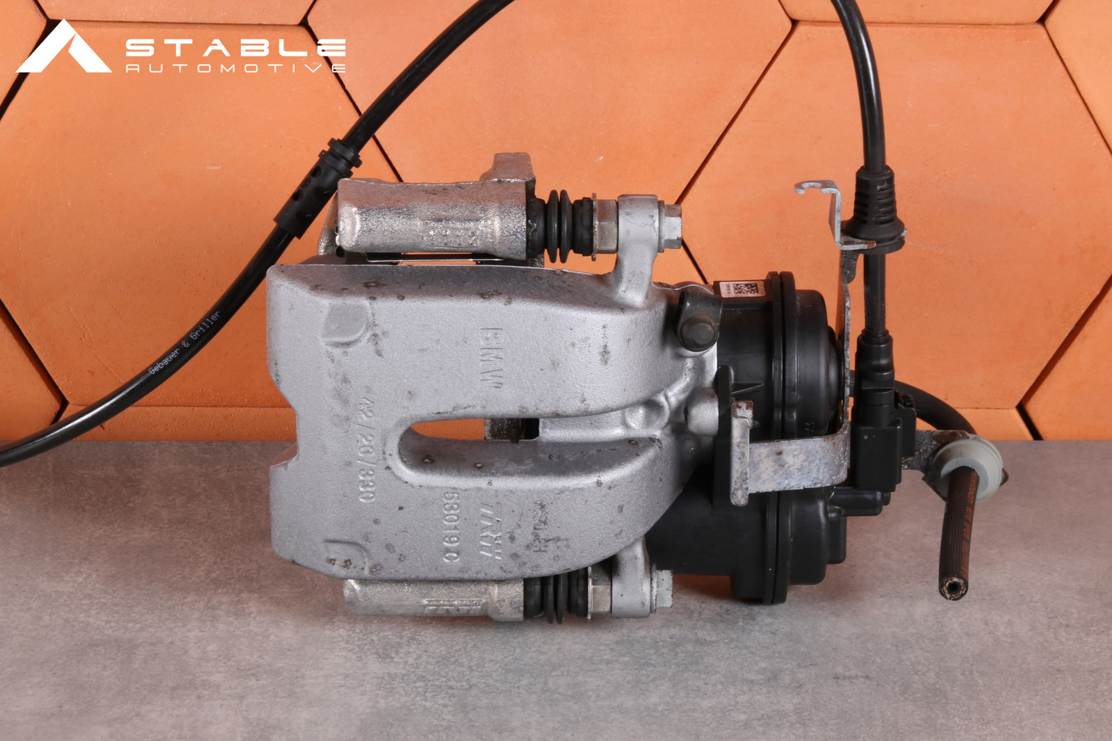 BMW G11 G12 G30 G31 G32 X3 G01 REAR RIGHT BRAKE CALIPER 42/20/330 6870576