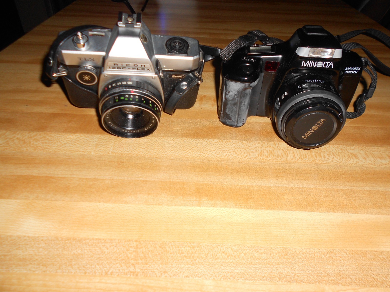 TWO 35 MM CAMERAS ONE MINNOLTA ONE RICOH TLS FOR PARTS OR REPAIR