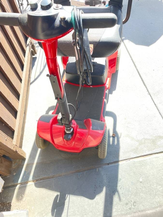 MOBILITY 4 WHEEL SCOOTER ,RED GO GO ULTRA