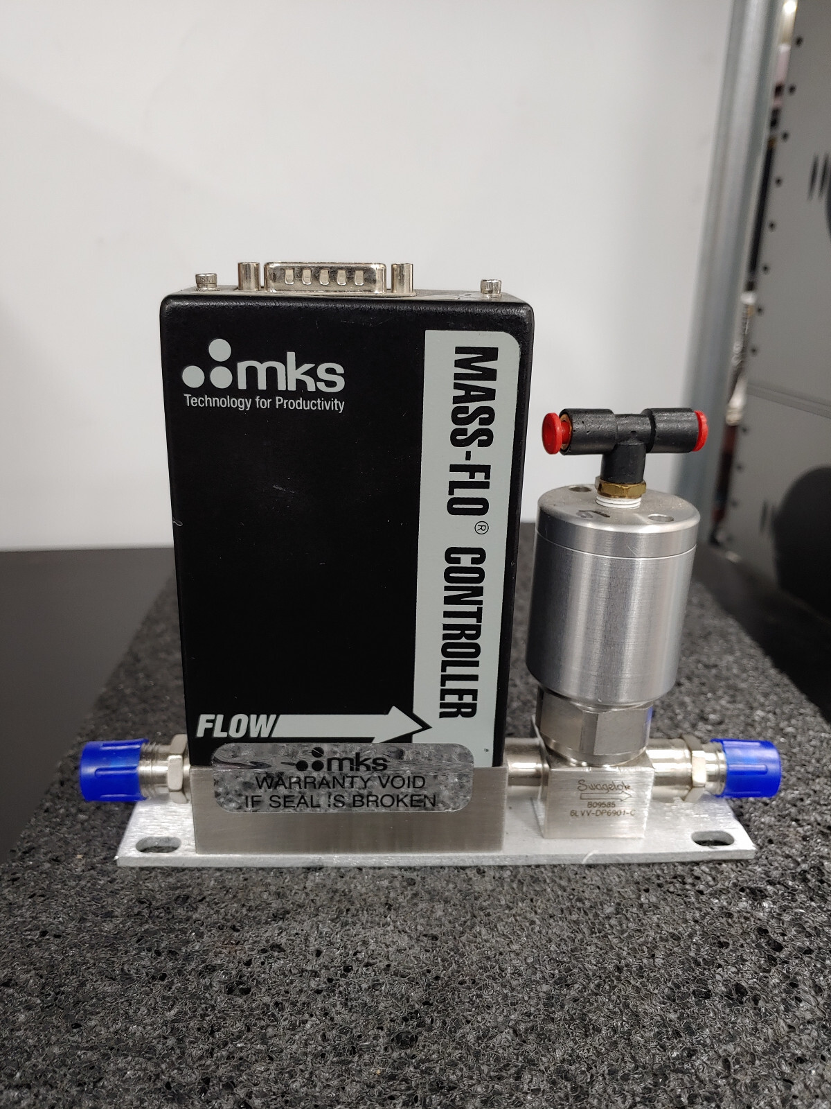 MKS Instruments 2179A22CR1BV 200 SCCM N2 Gas Mass Flow Controller w Swagelok