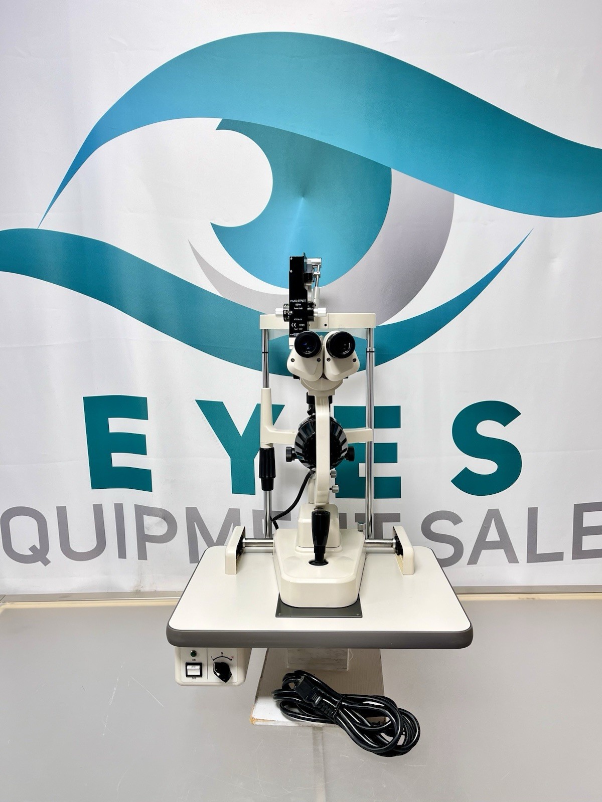 Topcon SL-2E Slit Lamp w/ Haag Streit 870 Tonometer