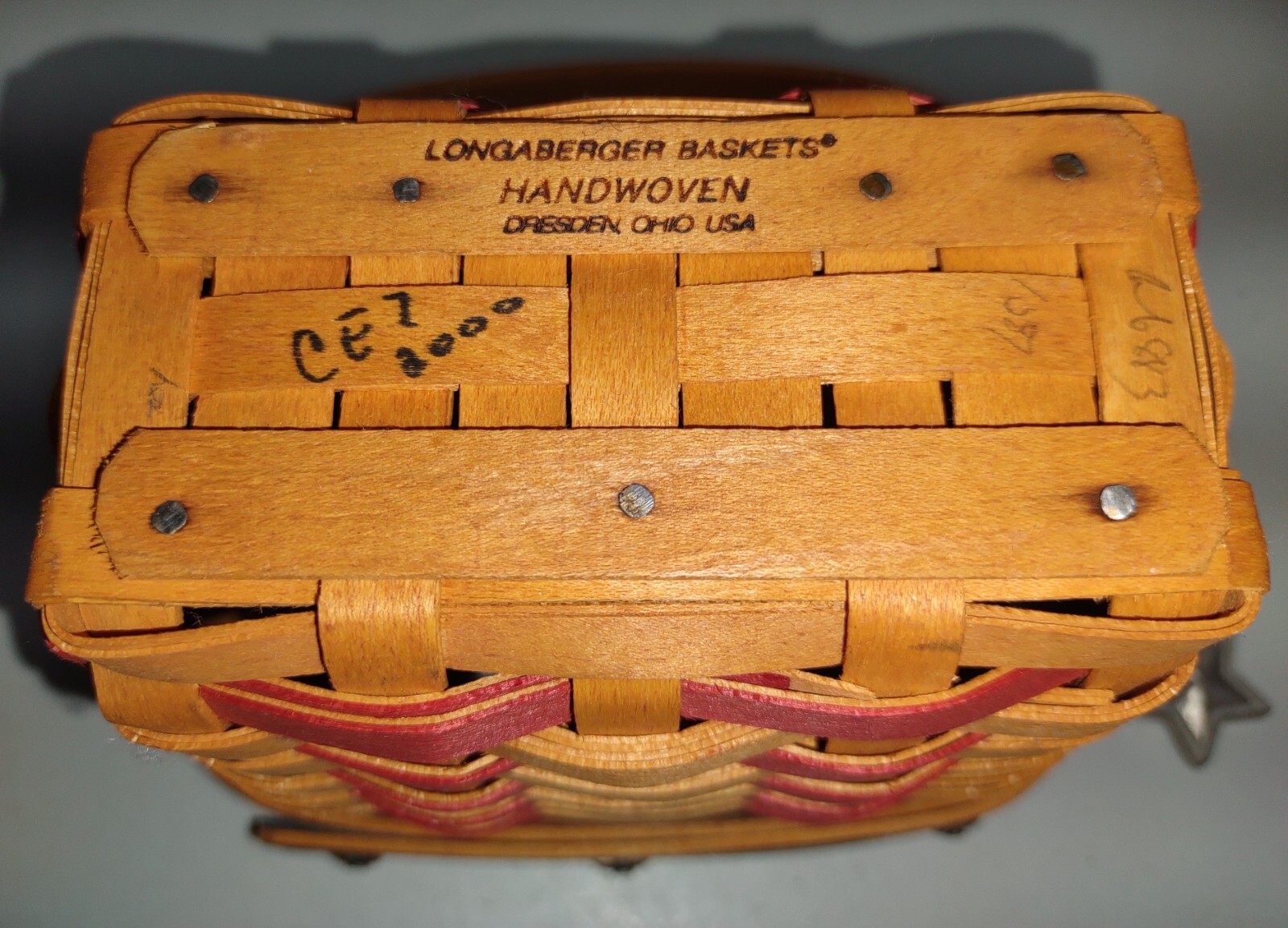 Longaberger 2001 Inaugural Basket with swinging handle
