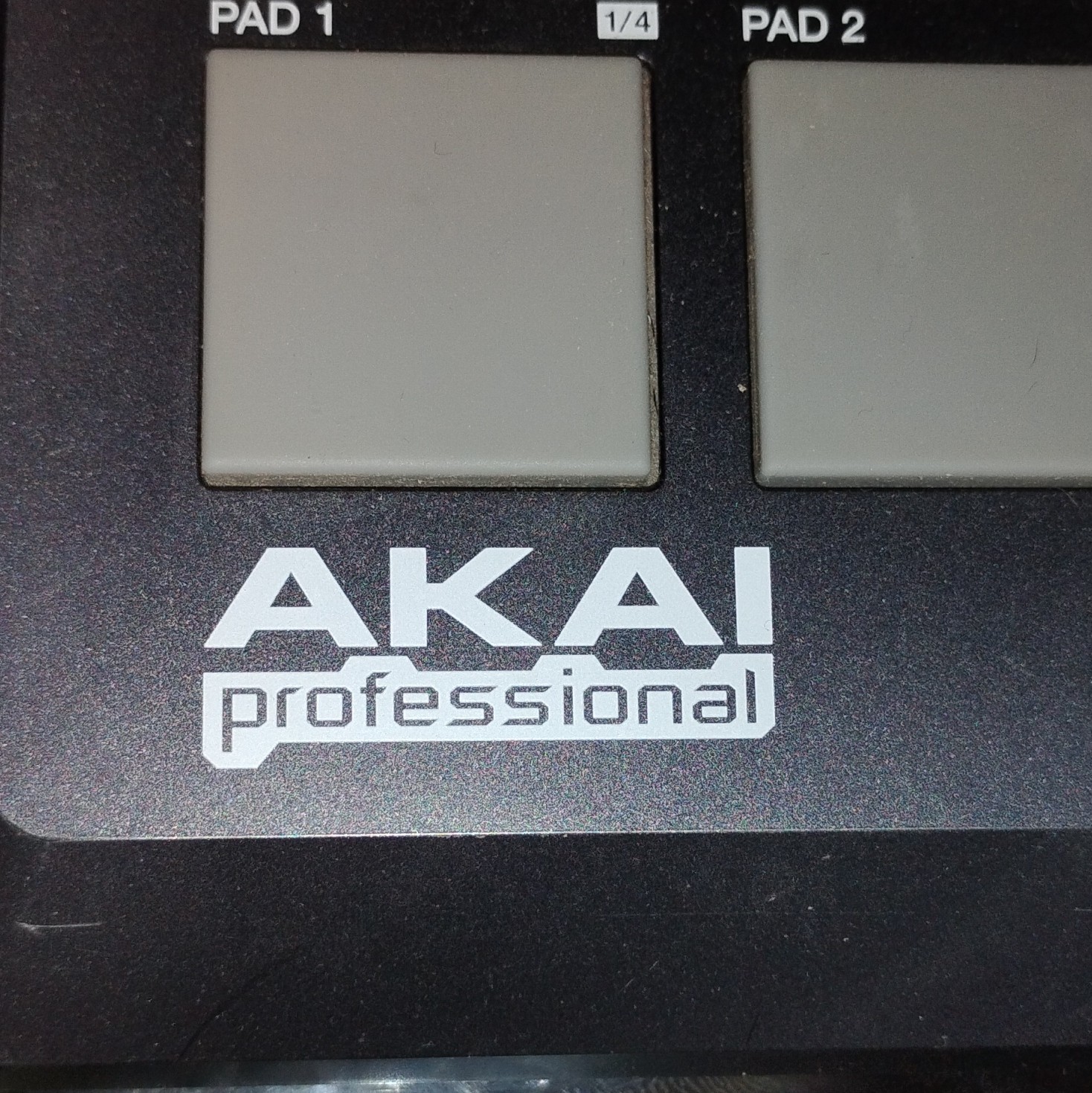 Akai MPD18 16-Pad USB MIDI Controller, Pad Trigger, Cord, Works, Great Condition