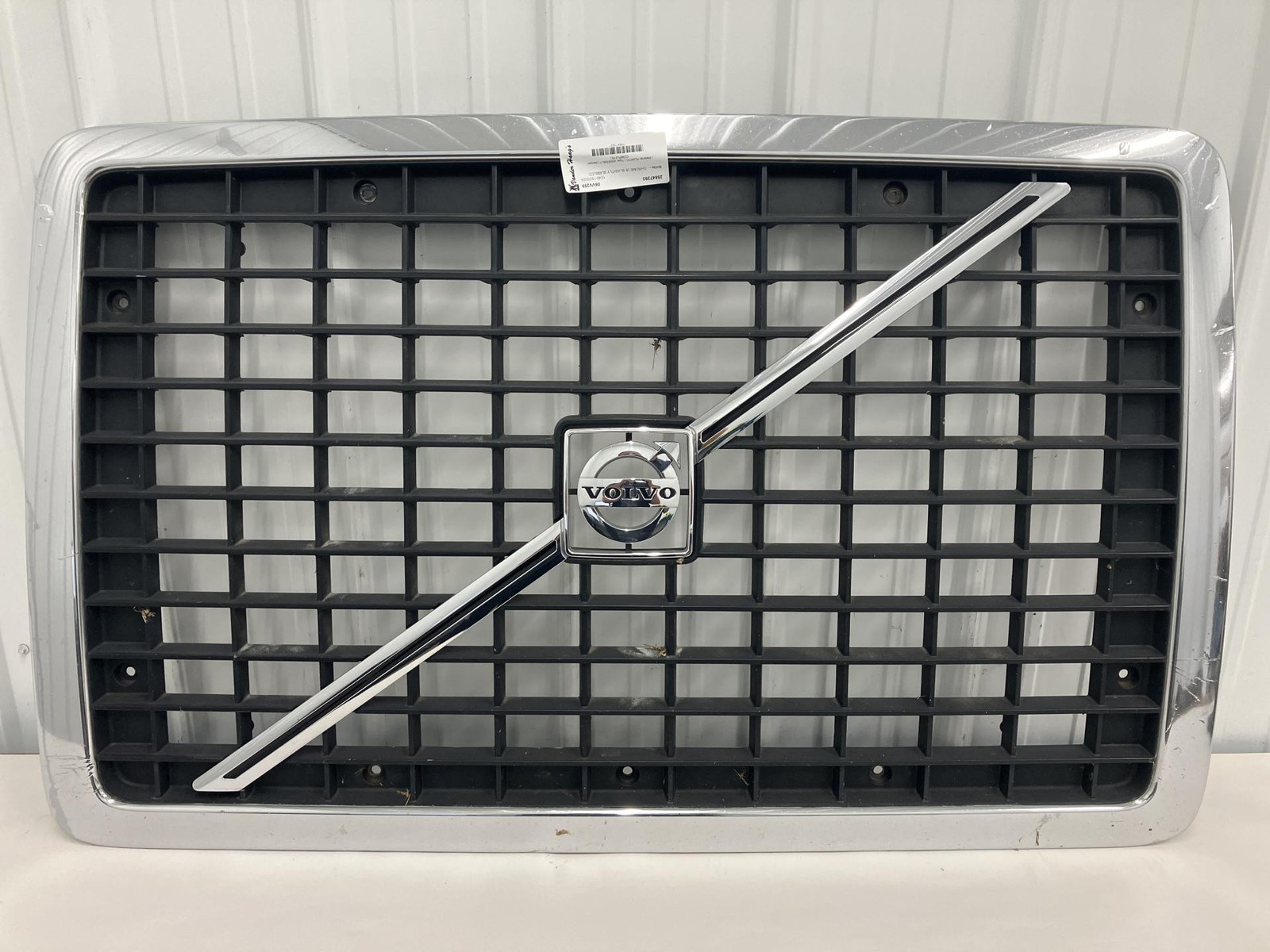 2003-2017 Volvo VNL Grille - Used