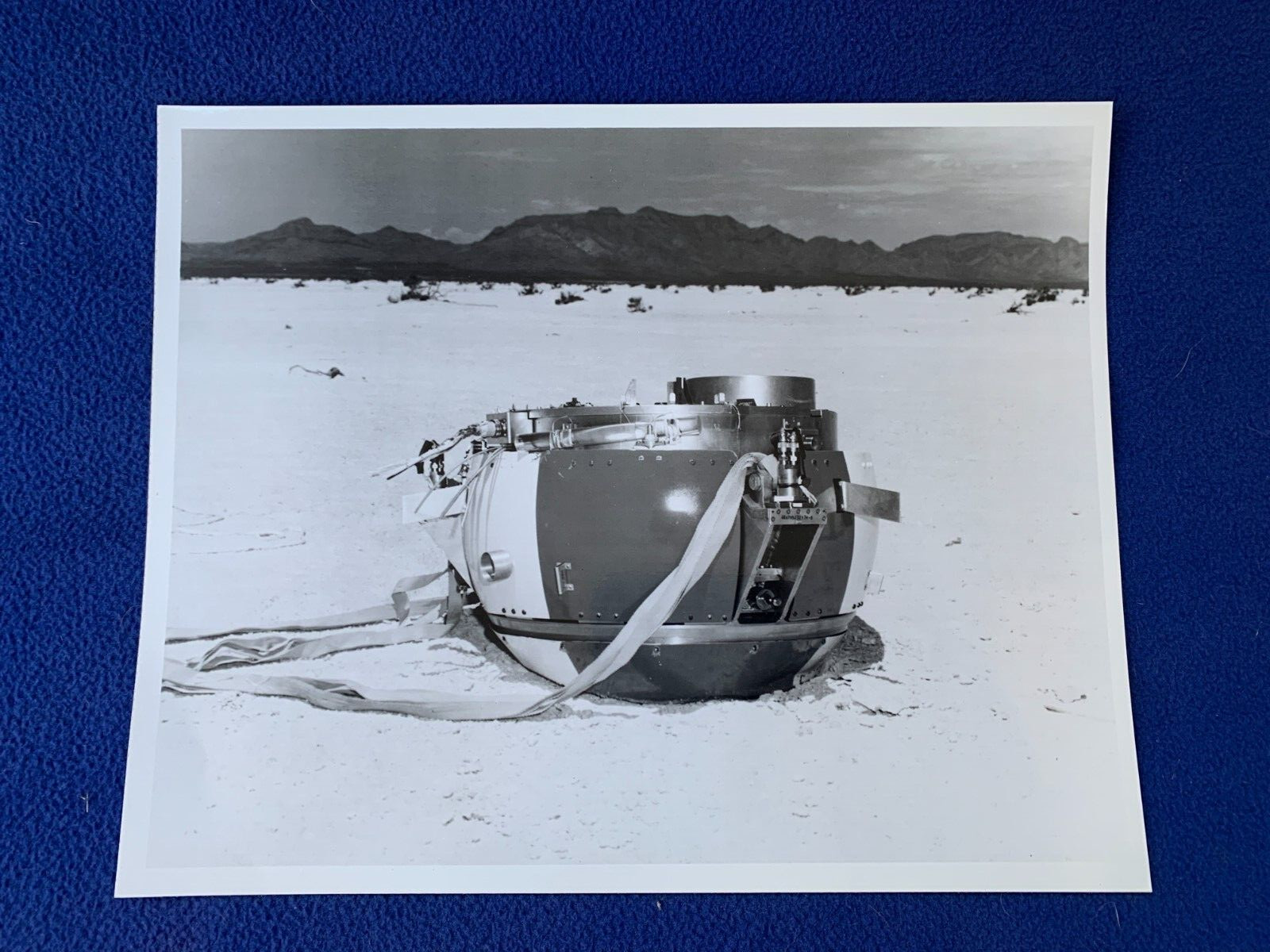 NASA real PHOTO space SPACECRAFT travel AERONAUTICS capsule LANDING parachute