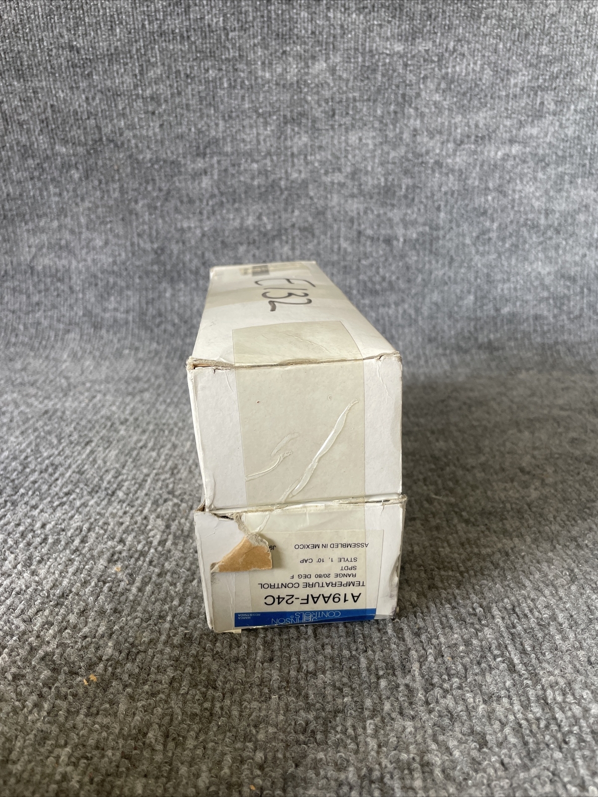 Johnson Controls A19AAF-24C Remote Bulb Temperature Control Thermostat New