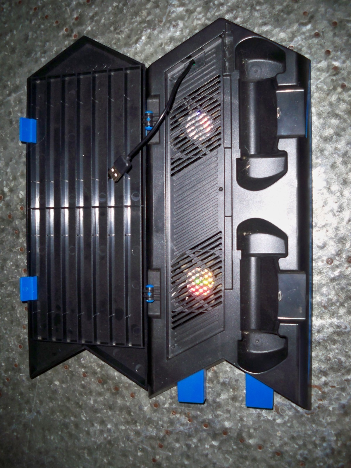 Kootech PS4 Vertical Stand Two Cooling Fans, Two Controller Charging Good Condit