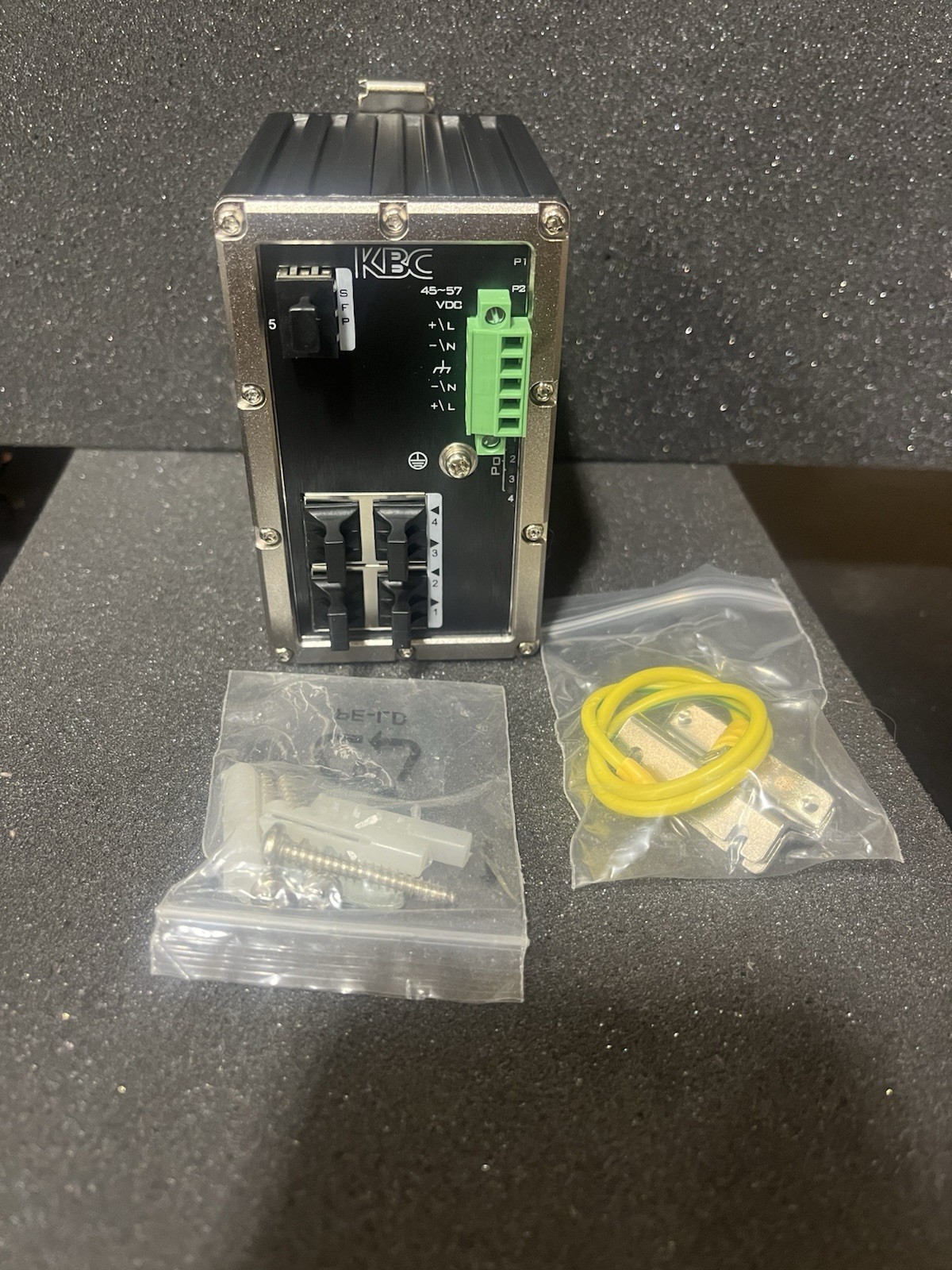 KBC 5 Port Unmanaged Industrial Gigabit Ethernet Switch, Model: ESUGS4-P1-B
