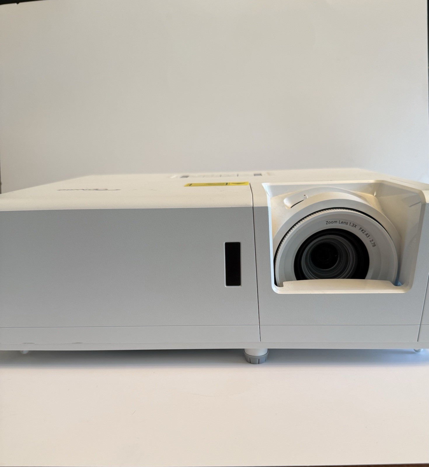 Optoma ZW403 projector
