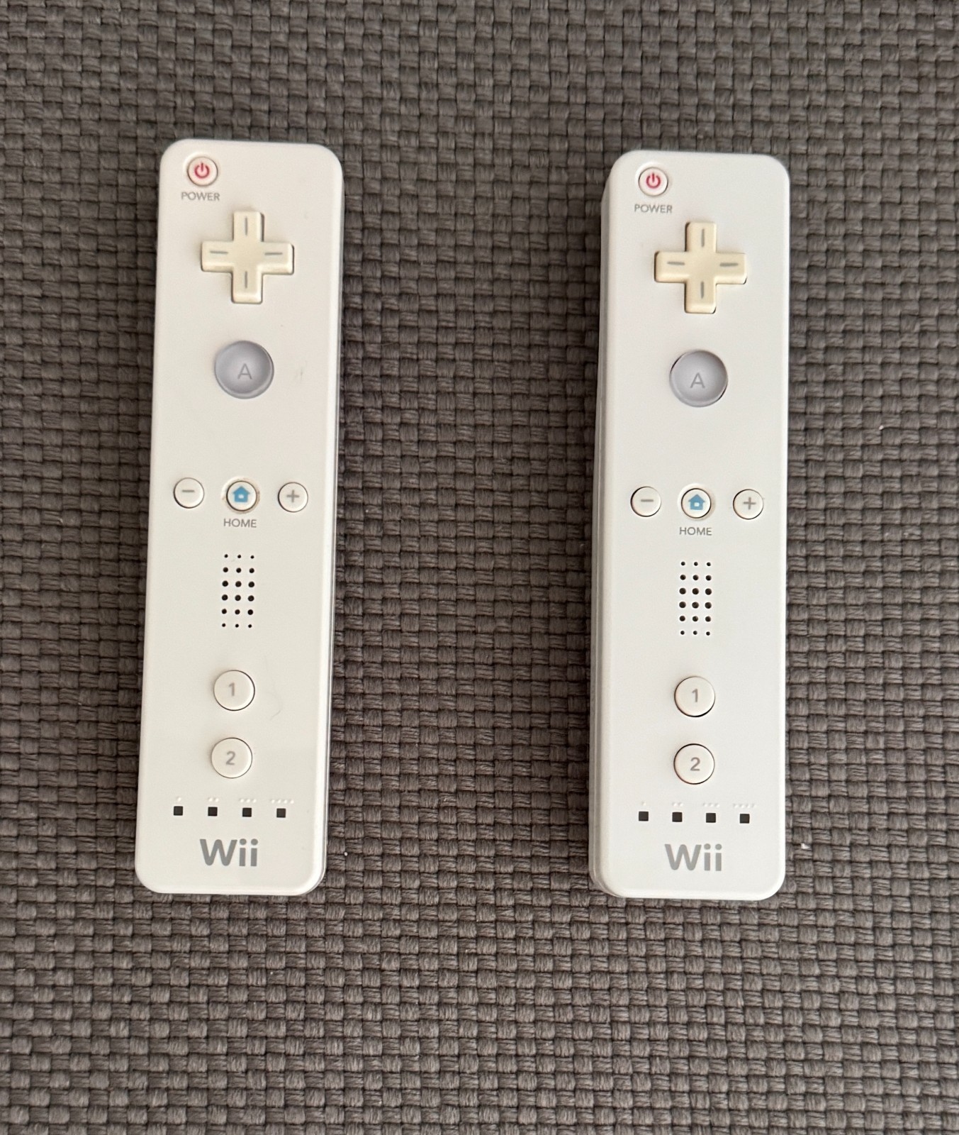 Set Of Two Authentic OEM Nintendo Wii Controllers + Batteries/Charger_FOR PARTS