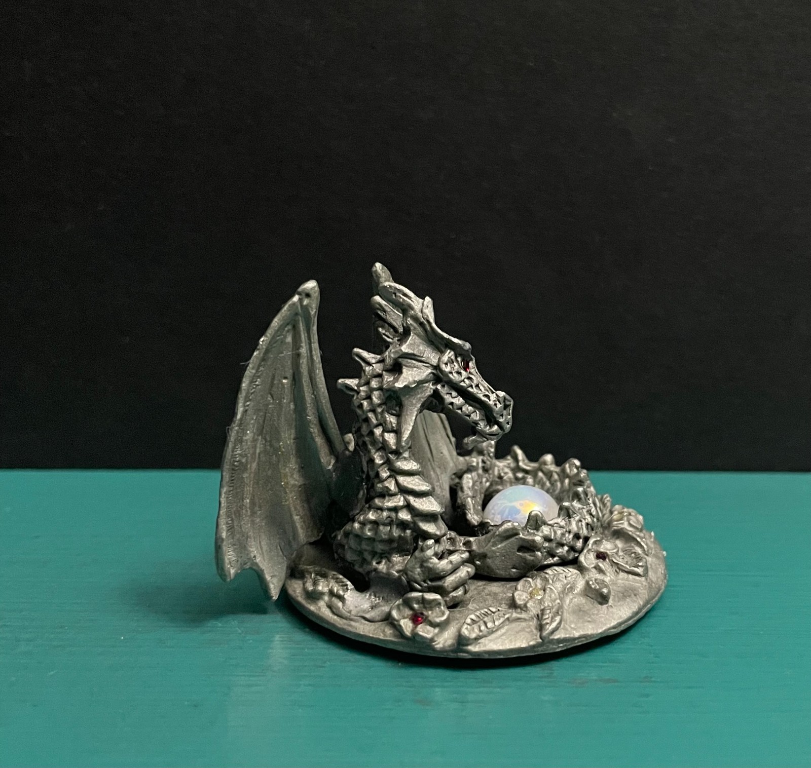 Sunglo Pewter Red Eyes Winged Mother Dragon Wyvern Nest Egg Figurine LOTR GOT