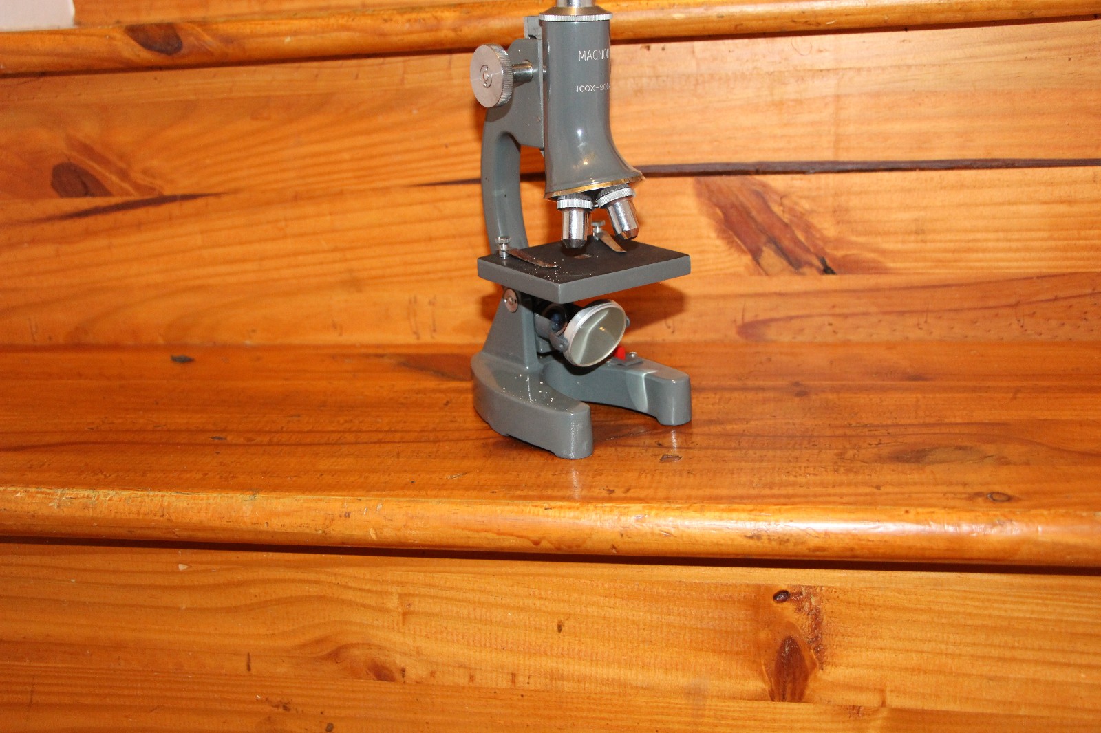Vintage Magnon 100X-900X Biological Microscope w/ Original Wooden Case & Slides