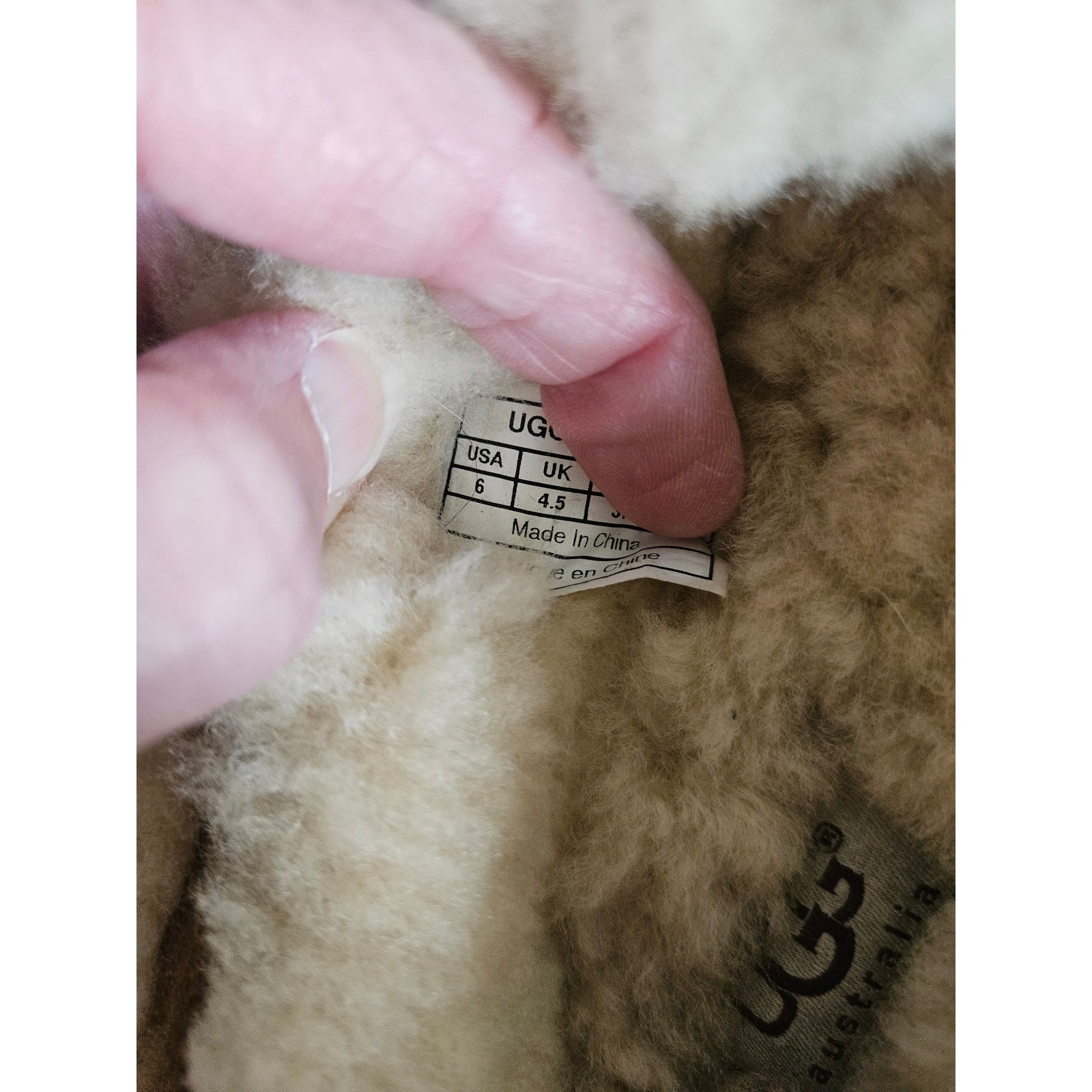 UGG Scalloped Moc, Size 6