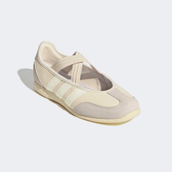adidas Barreda Mary Jane Womens Sneakers Wonder White Vanilla HQ7399