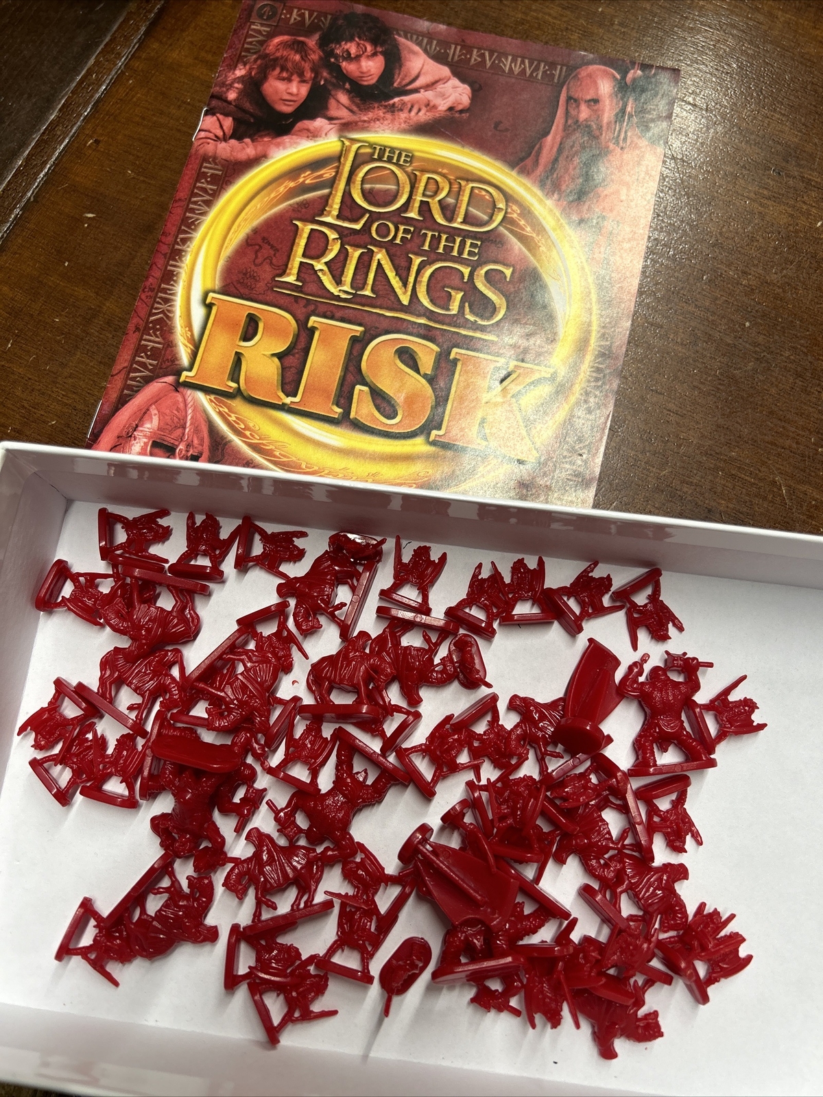 Risk Lord of the Rings Game 60 Piece Army RED 2002s
