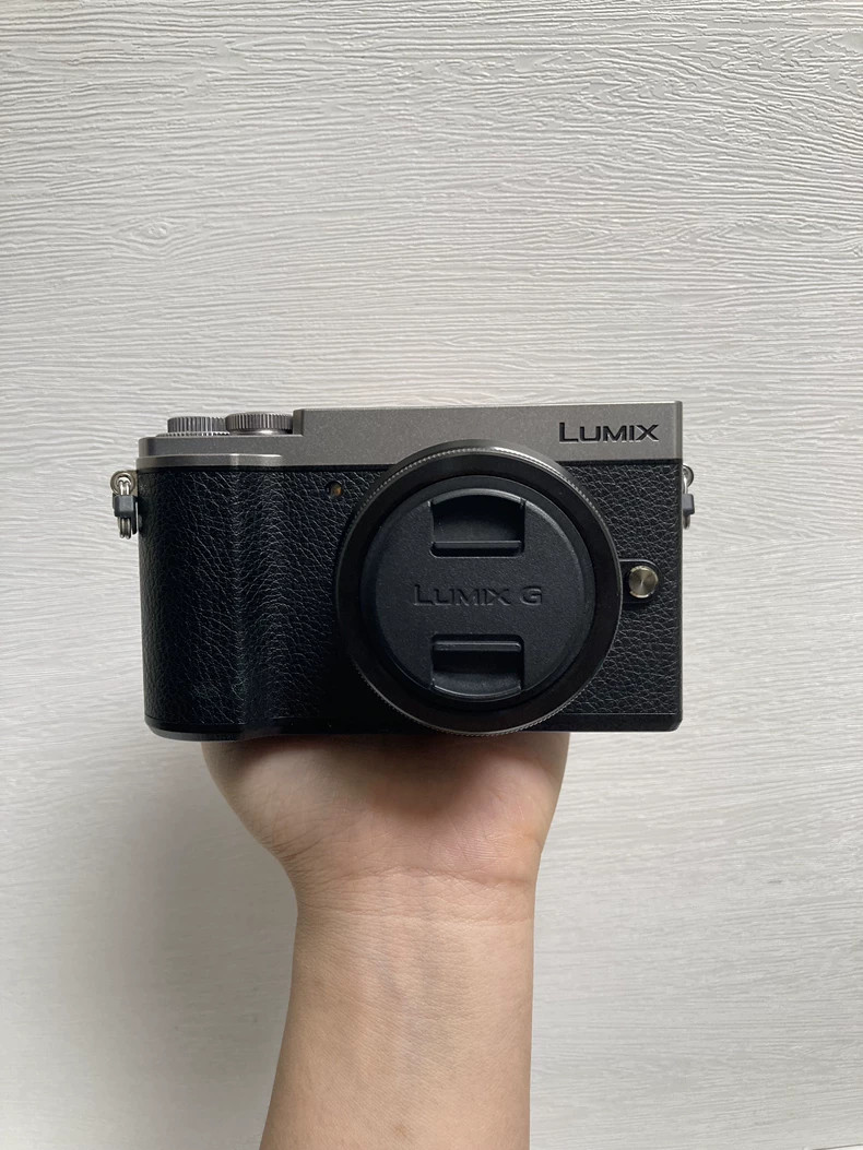 Panasonic Lumix GX9 Silver Black Mirrorless Camera 12-32mm Lens 98% New