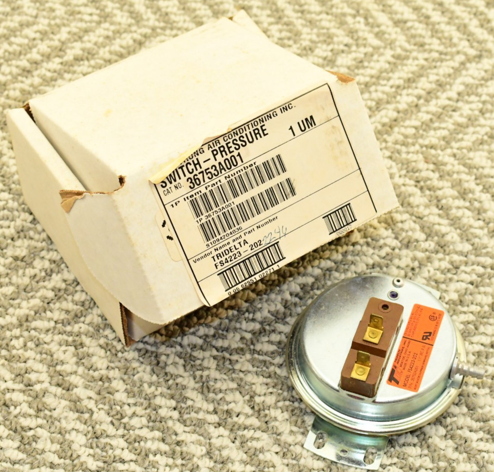 Armstrong Pressure Switch 36753A001 NEW IN BOX NOS