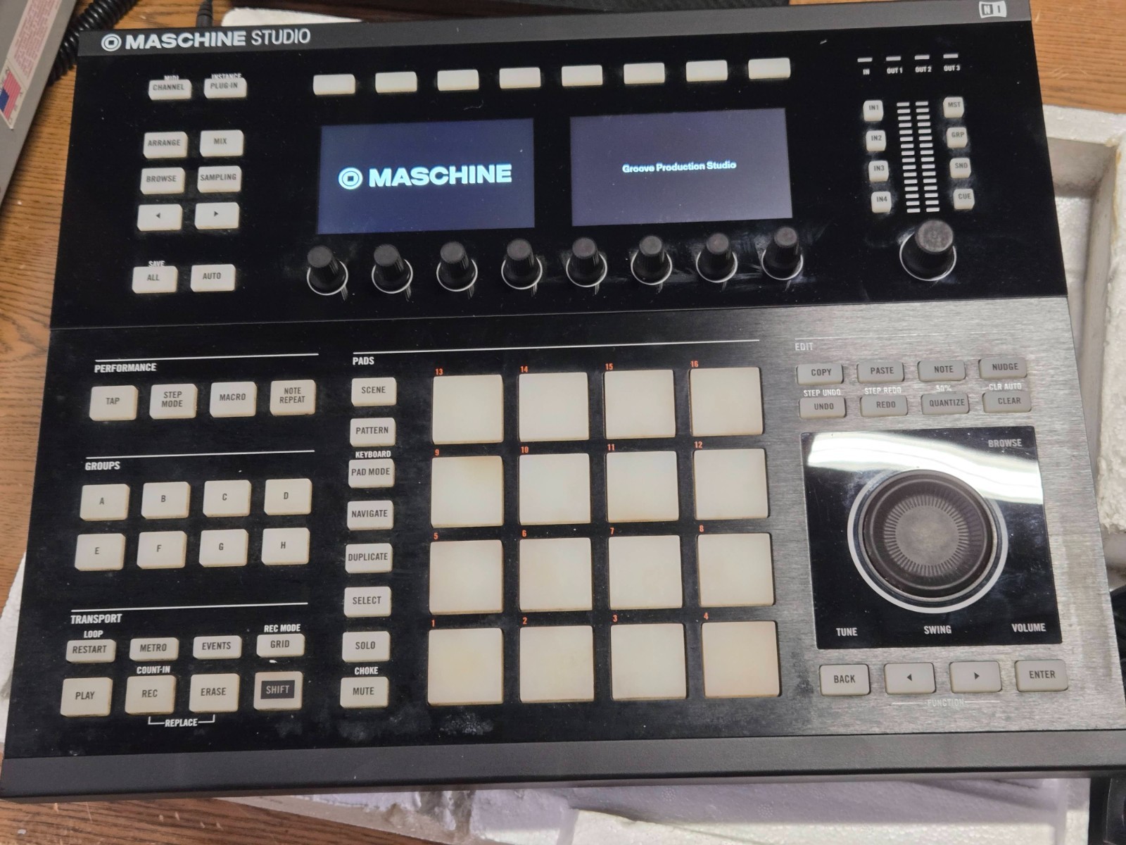 MASCHINE STUDIO BLACK HW with Accessories & Adapter - FREE SHIPPING!