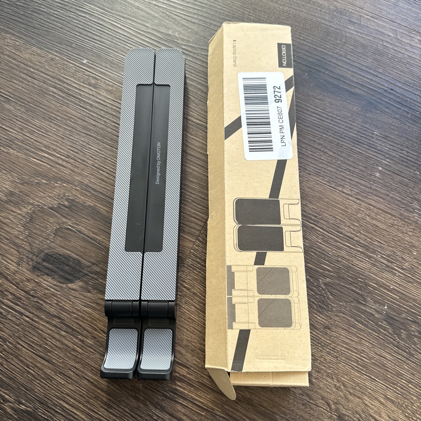 omoton laptop stand
