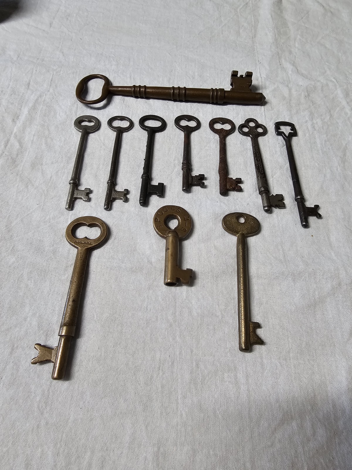 Antique Skeleton Key Lot Of 11 Brass And Solid Steel