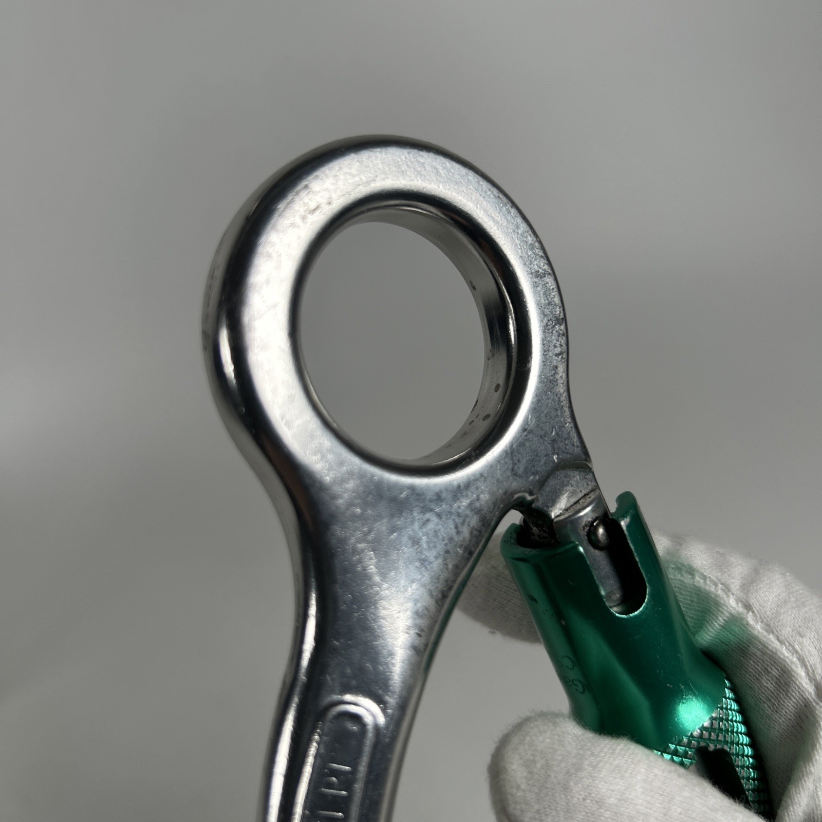 Captive Eye Locksafe Carabiner, Twistlock, Aluminum Gate Strength 3600lbs