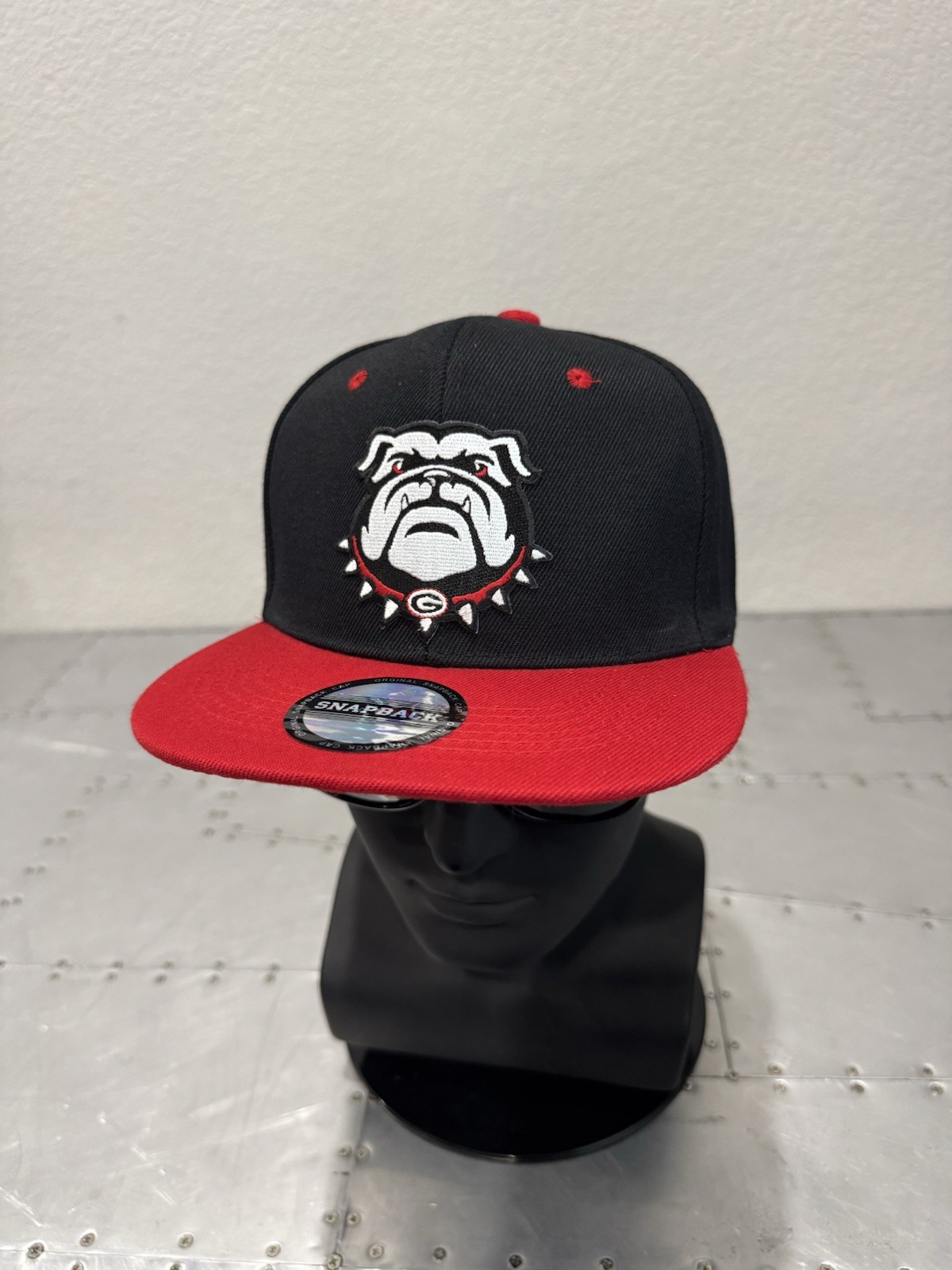 GEORGIA BULLDOGS UGA DAWG LOGO BLACK & RED FLAT BILL ADULT SIZE SNAPBACK HAT NEW